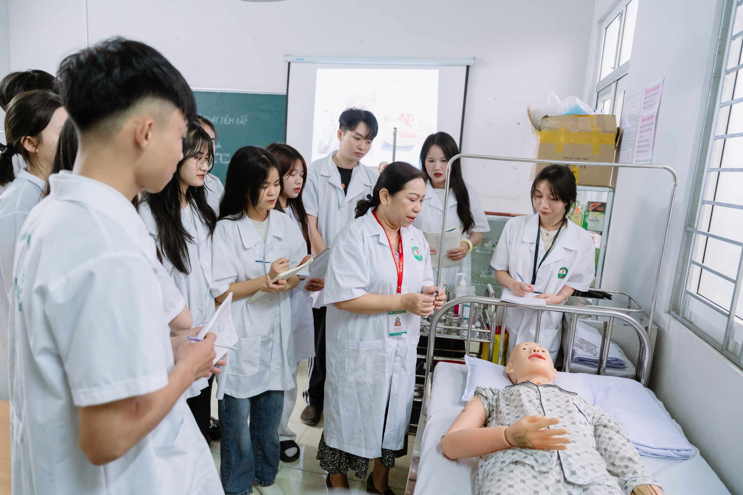 học ngành y sĩ đa khoa